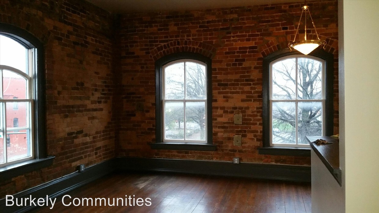 Primary Photo - 358 S Elm St