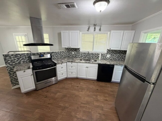 Foto del edificio - Move in Special ! First month 1/2 off!