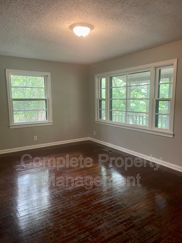 Building Photo - 1389 Prosch Ave