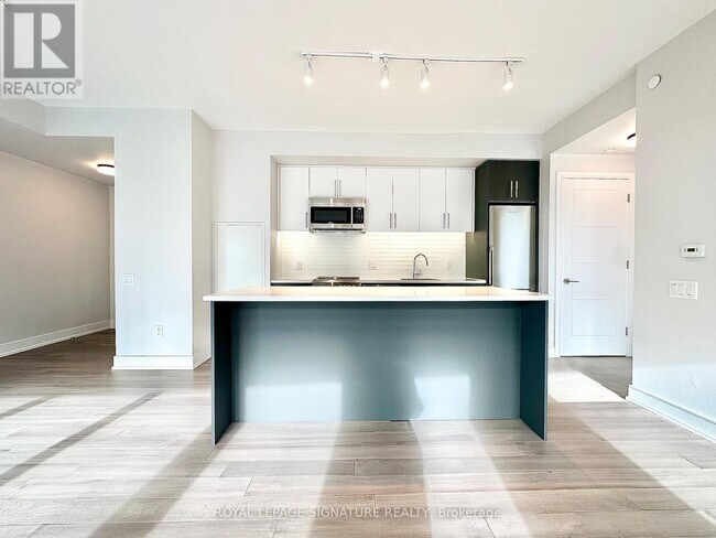 Photo du bâtiment - 2525 Bathurst St