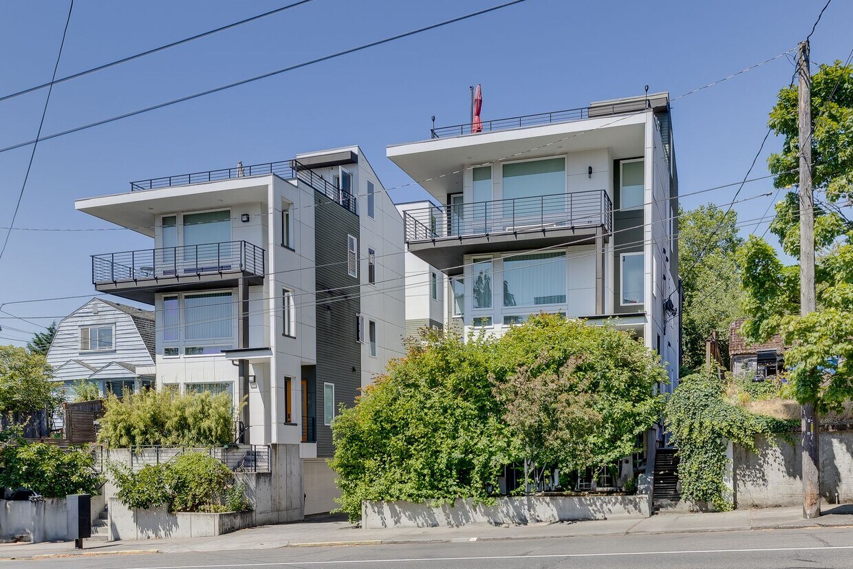 Primary Photo - Beautiful 3 bedroom townhome in Leschi!
