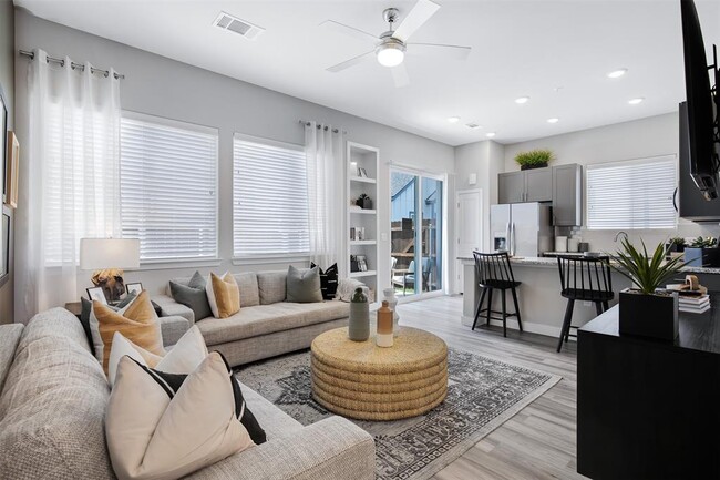Foto del edificio - 7155 Black Beaver Cir