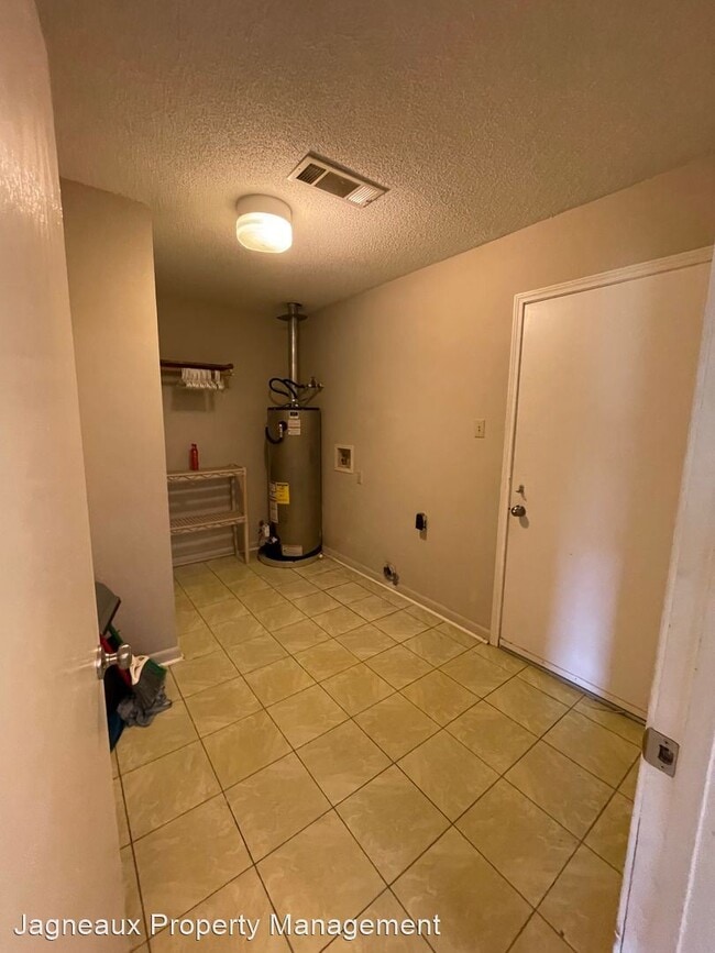 Building Photo - 3 br, 2 bath House - 348 Peach St
