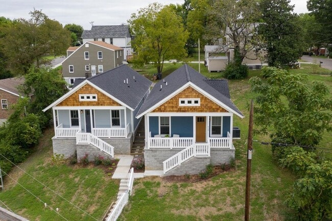 Building Photo - 910 Sharpe Ave