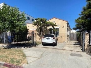 Building Photo - 744 N Ridgewood Pl