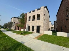 Building Photo - 210 Veracruz Dr