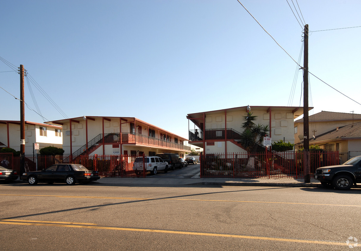 Primary Photo - Lennox Apartments