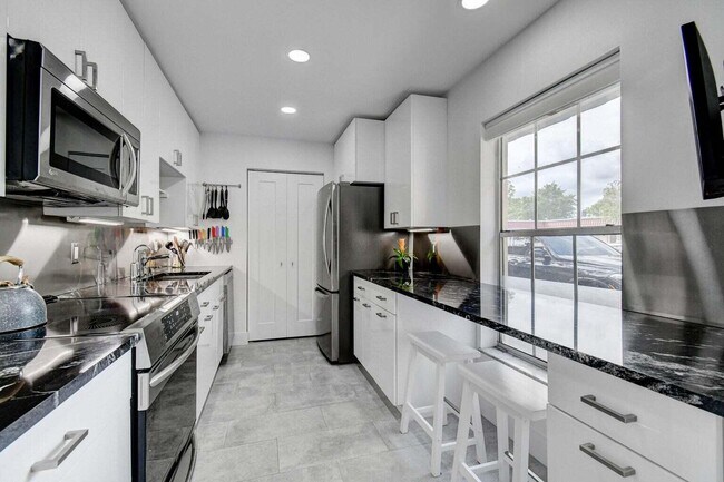 Building Photo - 279 Cape Cod Cir