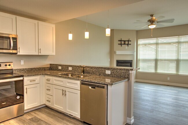 Building Photo - 3 Bedroom Luxury Townhome in Northgate