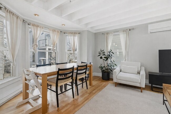 Building Photo - 20 Adrian St