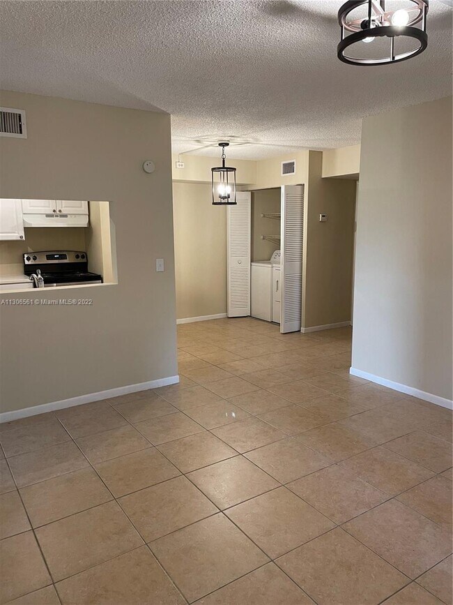 Foto del edificio - 6392 Chasewood Dr