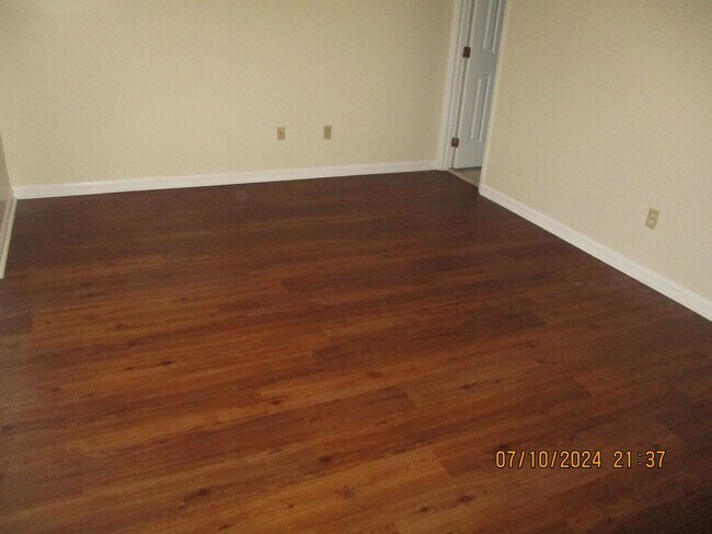 Foto del edificio - 2110 Lennox St