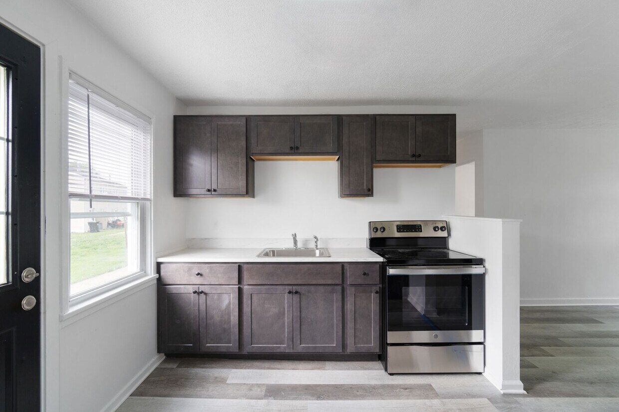 Foto principal - Coming Soon! 4-Bedroom Townhouse in Scenic...