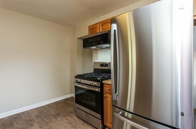 Foto del edificio - 2122 Cherry Ln