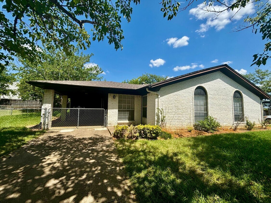 Primary Photo - 800 Irwin Drive