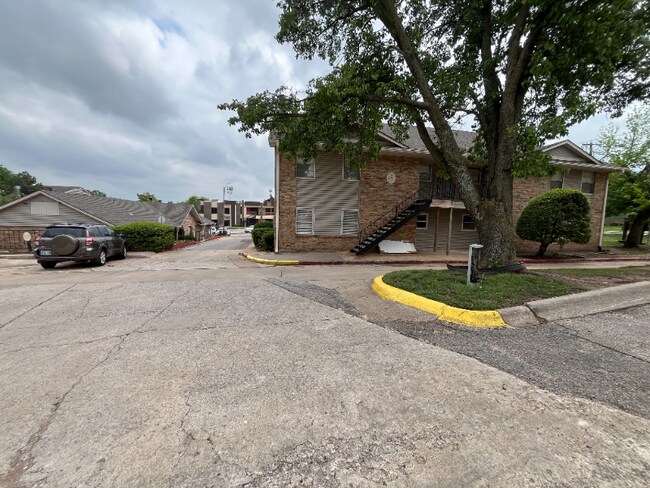 Foto del edificio - 6734 N Meridian Ave