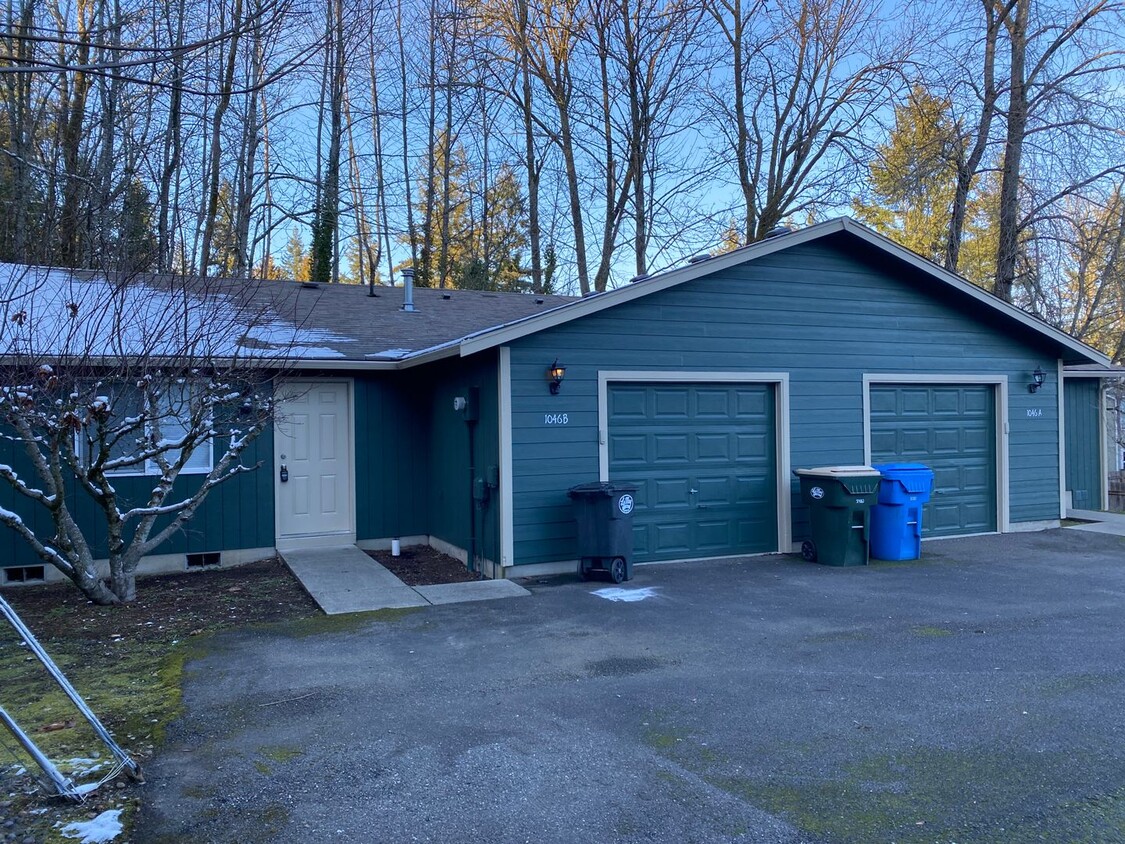 Large 3 bed 2 bath Duplex in Tumwater! Ea... - Large 3 bed 2 bath Duplex in Tumwater!  Ea...