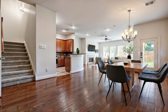 Building Photo - 5166 Oasis Park Ln