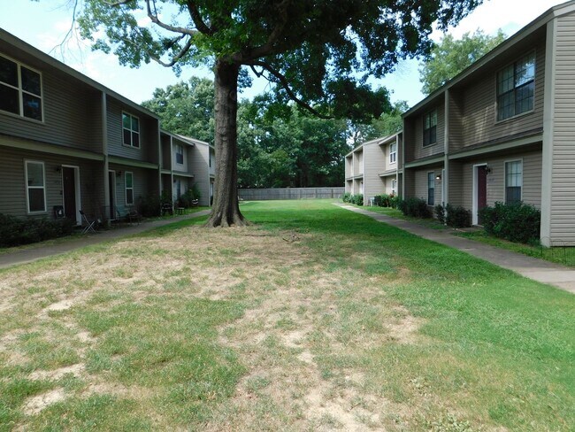 Foto del edificio - 2 Bed 1.5 Bath Condo