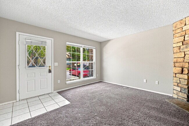 Building Photo - $1,895.95 - 2 Bed 1.5 Bath Townhome in Westminster with In Unit Laundry!