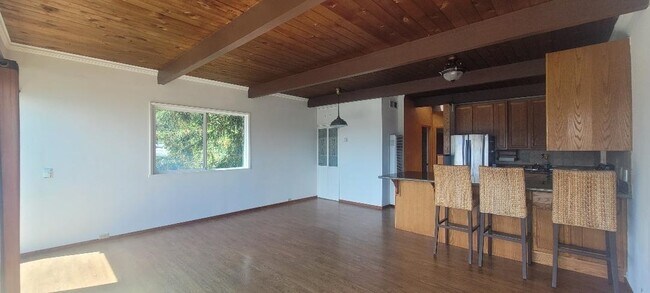 Foto del edificio - 149 Sierra Point Rd
