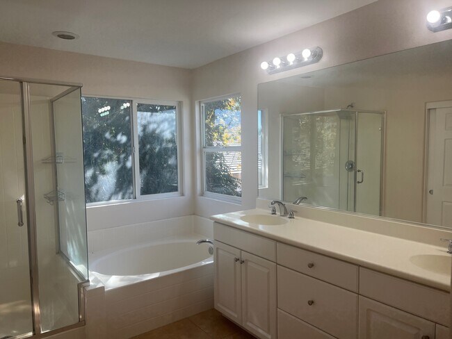 Building Photo - 1679 E Beringer Dr