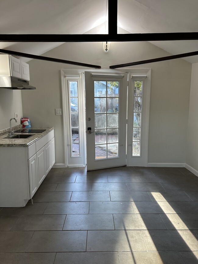 Bright and spacious living area w/ kitchenette and fridge (not shown) - 2080 Lake Ave