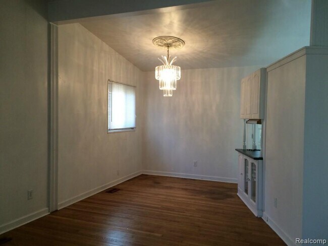 dining area - 24010 Marlow Street