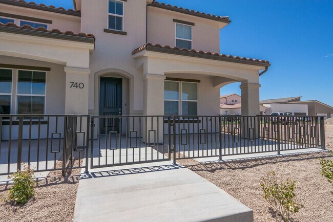 Building Photo - Well Maintained, 3 Bedroom and 2.5 Bathroo...