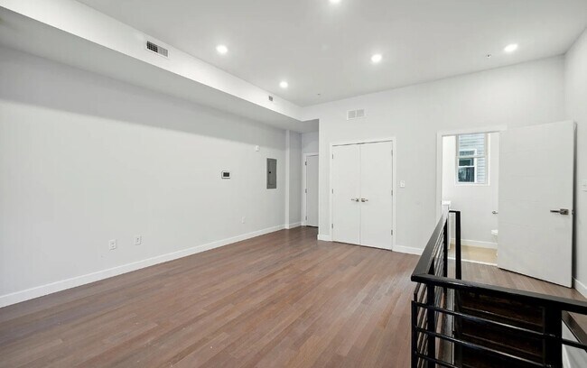 Foto del edificio - 2431 N Hancock St