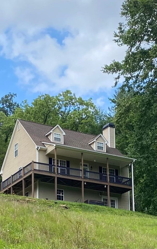 Building Photo - 210 Triple Fork Rd