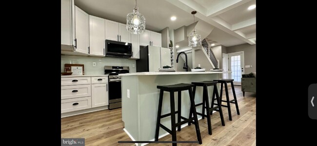 Foto del edificio - 4033 Woodhaven Ave