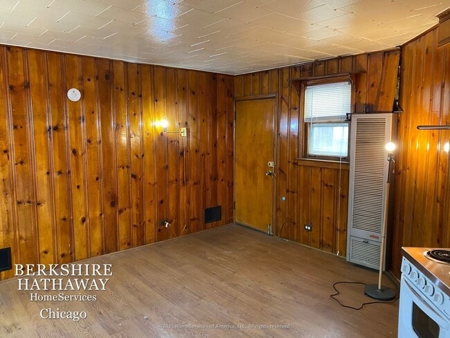 Building Photo - 728 W BELDEN Avenue