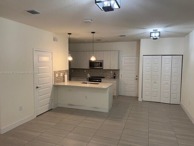 Foto del edificio - 8332 NW 51st Terrace