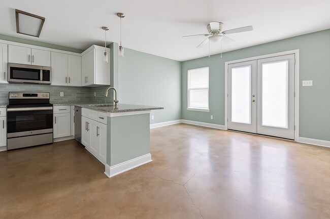 Building Photo - 1506 Southport Blvd