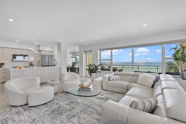 Building Photo - 601 Longboat Club Rd