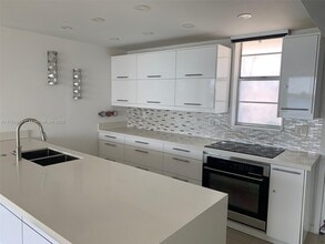 Building Photo - 3010 Marcos Dr