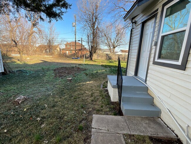 Foto del edificio - 2413 NE 27th St