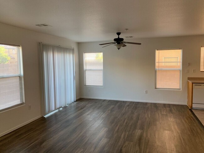 Foto del edificio - 3 bed,2.5 bath, 1 car garage house for rent $1800