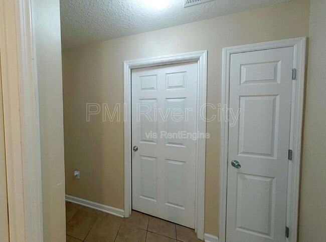 Building Photo - 12154 Alexandra Dr
