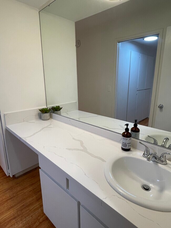 Large quartz vanity - 1517 E Garfield Ave