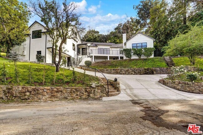 Foto del edificio - 7450 Palo Vista Dr
