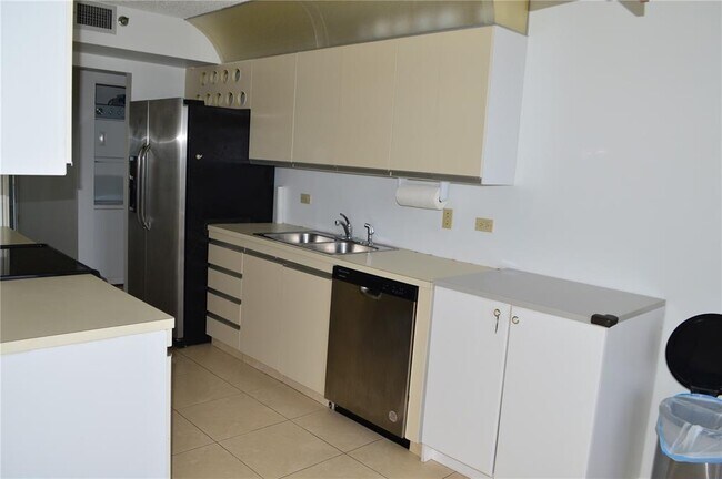 Building Photo - 1201 S Ocean Dr