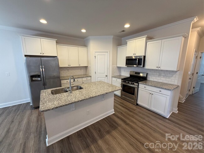 Foto del edificio - 8627 Harris Lake Ln