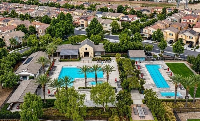 Assoc pool/spa - 3210 E Yountville Dr
