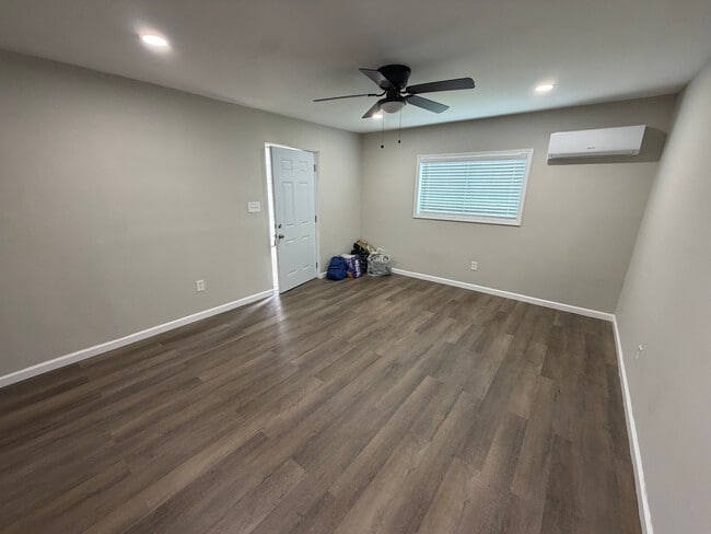 Foto del edificio - Room in Apartment on Gresham Park Dr