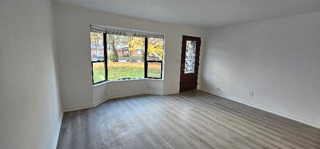 Building Photo - 930 NW Chelsea Ct