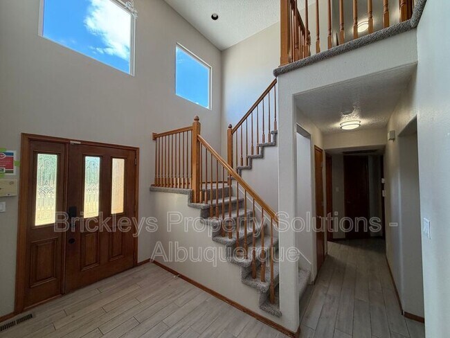 Foto del edificio - 10331 Dunbar St NW