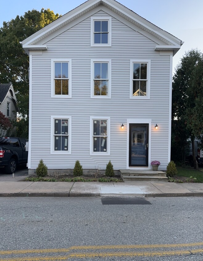 Primary Photo - 47 Trumbull Ave