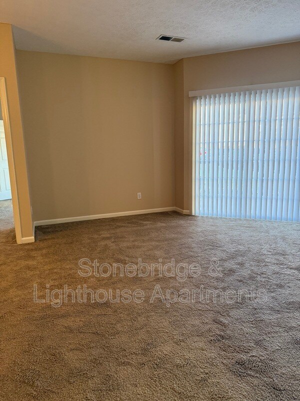 Foto del edificio - 3209 Lighthouse Dr